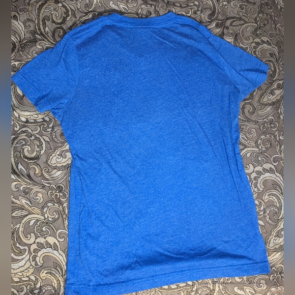 Hollister Vneck T-shirt Small Logo 💙 - Picture 2 of 4